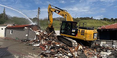 Hamzakoy’daki Eski ‘Et Mangal’ Mekanı Yıkıldı