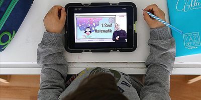 Hayırsever İş Adamlarından Öğrencilere Tablet Hediyesi