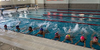 Kapalı Yüzme Havuzu Hizmete Başladı