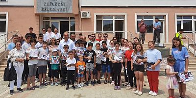 Kavakköy Belediyesinden öğrencilere forma ve eşofman hediyesi