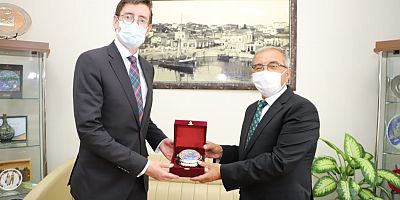 Konsolos Robson’dan Başkan Özacar’a Ziyaret