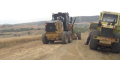 Köy Yollarındaki Genişletme Çalışmaları Devam Ediyor