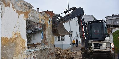 Metruk Binaların Yıkımı Devam Ediyor
