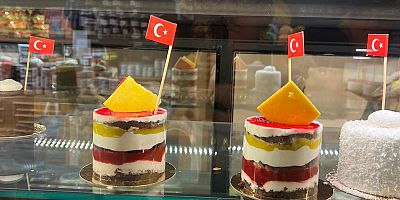 Meydani Pastanesi'nden 30 Ağustos'a Özel Bayraklı İkram
