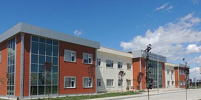 Mezuniyet Coşkusu ve Anlamlı Açılış Bir Arada
