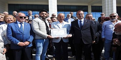 Milletvekili Uz, Mazbatasını Aldı