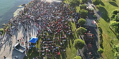 Milli Maç Heyecanı Dev Ekranda Yaşandı