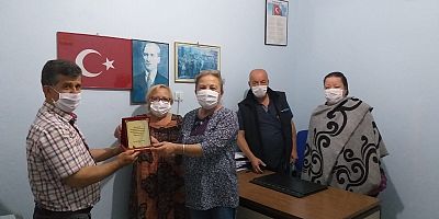 Muhtarlardan  Dost Patiler Derneğine Teşekkür Plaketi