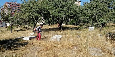 Musevi Mezarlığı Temizlendi