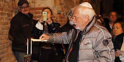 Museviler, Hanuka Bayramı’nı Mum Yakarak Kutladı