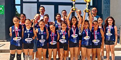 Nehir Spor Kulübü’nden Gelibolu Voleybolunda Tarihi Başarı