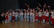 Neşeli Miniklerden 23 Nisan Gösterisi