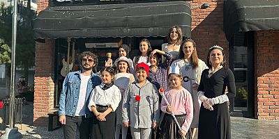 Öğrencilerden Dünya Tiyatro Günü Yürüyüşü