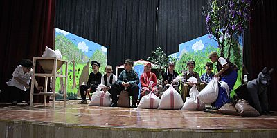 Öğrencilerden Yıl Sonu Tiyatrosu