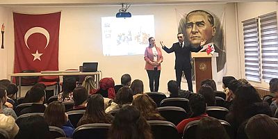 Öğrencilere “21. YüzyılBeceri ve Değerleri” Semineri Verdi