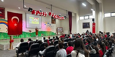 Öğrencilere Güvenli İnternet Eğitimi Verildi