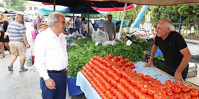 Özacar’dan Pazar Esnafı Ziyareti