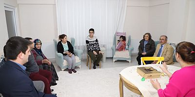 Özacar, Depremzede Ailelere Ziyaretlerini Sürdürüyor