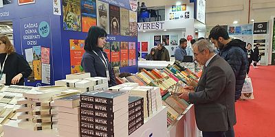 Özacar, İstanbul Kitap Fuarına Katıldı