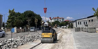 Parke Taş Çalışmaları Sürüyor