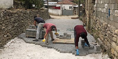 Pazarlı Köyünde Parke Taşı Çalışması Başladı