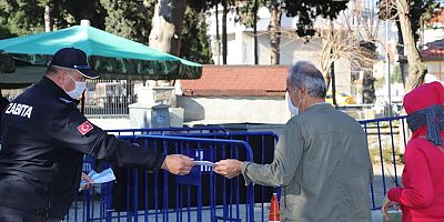 Pazaryerinde Alışveriş Tedbirler Alınarak Yapılıyor