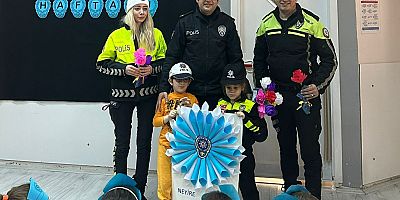 Polisten Minik Öğrencilere Ziyaret
