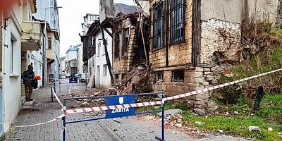 Sağanağın Etkisiyle Metruk Bina Kısmen Çöktü