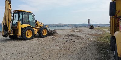 Sahillerde Temizlik  Çalışması Devam Ediliyor