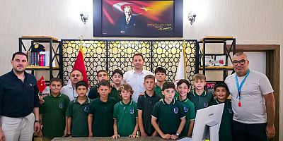 Şampiyon Öğrencilerden Müdür Aydın’a Ziyaret