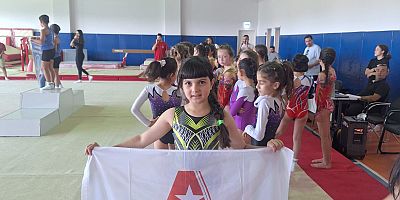 Şerav, Cimnastikte İlçe Birincisi Oldu