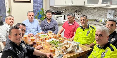 Sürücü, Nöbetçi Polislerle İftar Yaptı