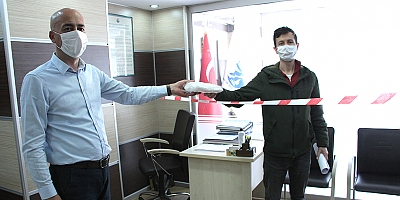 Ticaret Odası, Üyelerine Maske Dağıtıyor