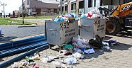 Toplanmayan çöpler isyan ettirdi