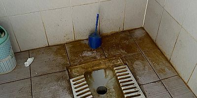 Tuvaletler Kaderine Terk Edilmiş Durumda