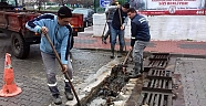 Yağmur suyu kanalları temizleniyor