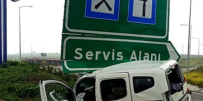 Yön Levhası Direğine Çarpan Otomobildeki Anne ve Oğlu Öldü
