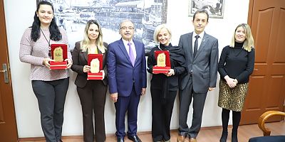 Zeka Oyunları Eğitmenlerine Plaket Verildi