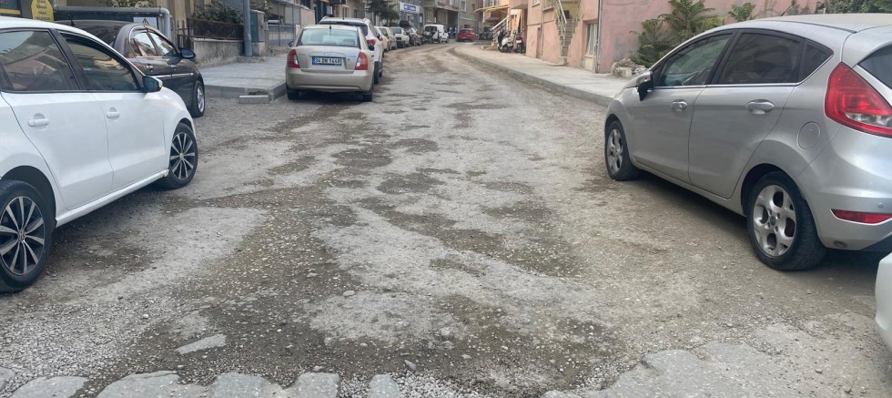 Vatandaşlar Asfaltlama Çalışmalarının Başlamasını Bekliyor