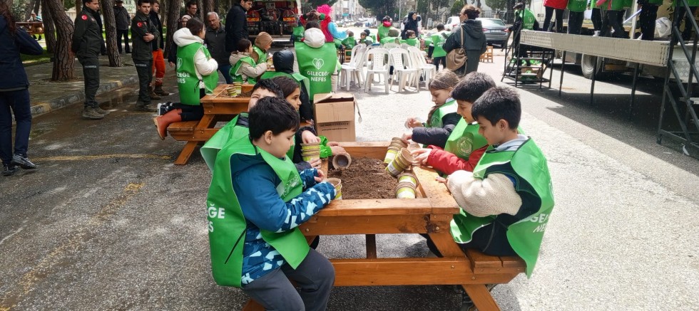 Yeşil Vatan Tırı Öğrencilerle Buluştu