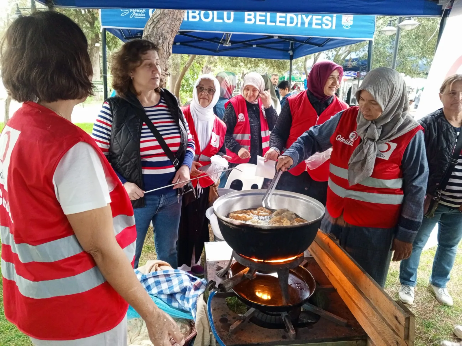 Kızılay’ın Aşevi Projesine Gelibolu’dan Destek