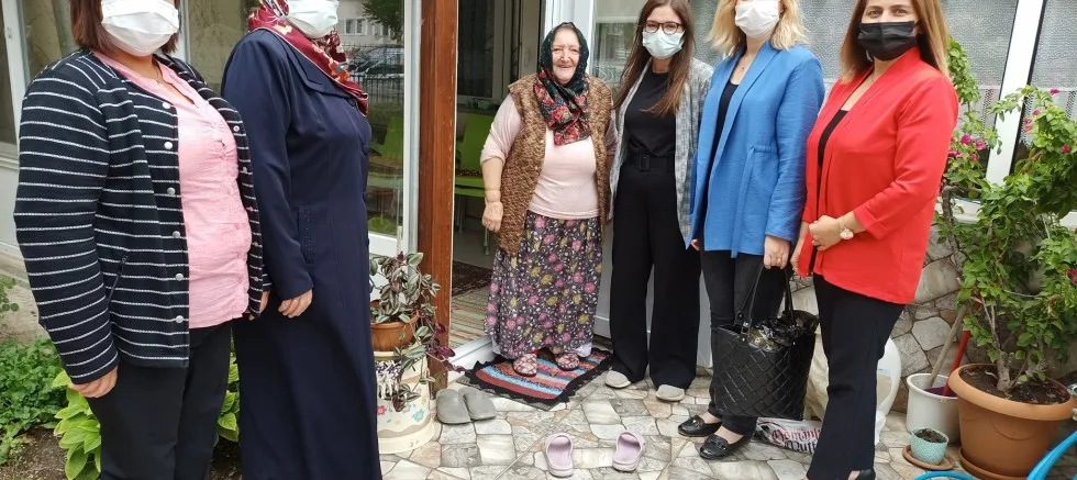 AK Kadınlardan Yaşlılar Günü Ziyareti