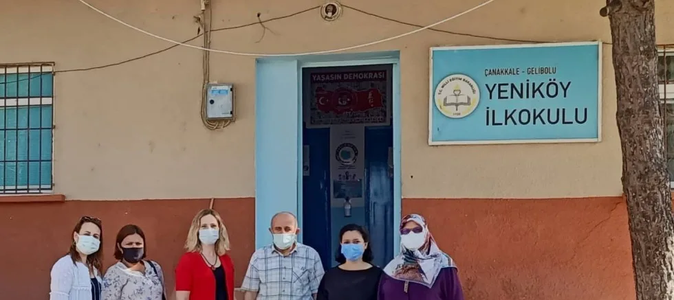 AK Kadınlardan Yeniköy İlkokulu’na Ziyaret