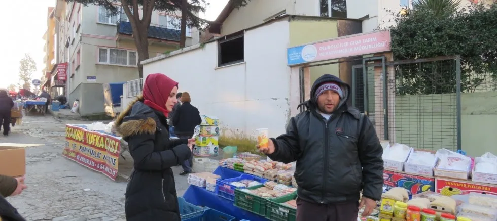 AK PARTİ İLÇE KADIN  KOLLARI’NDAN PAZARCI  ESNAFINA ÇORBA İKRAMI