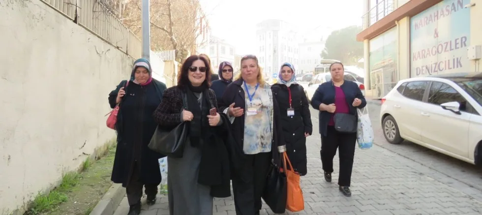 AK PARTİ İLÇE KADIN KOLLARINDAN  ALEADDİN MAHALLESİNDEKİ EVLERE ZİYARET
