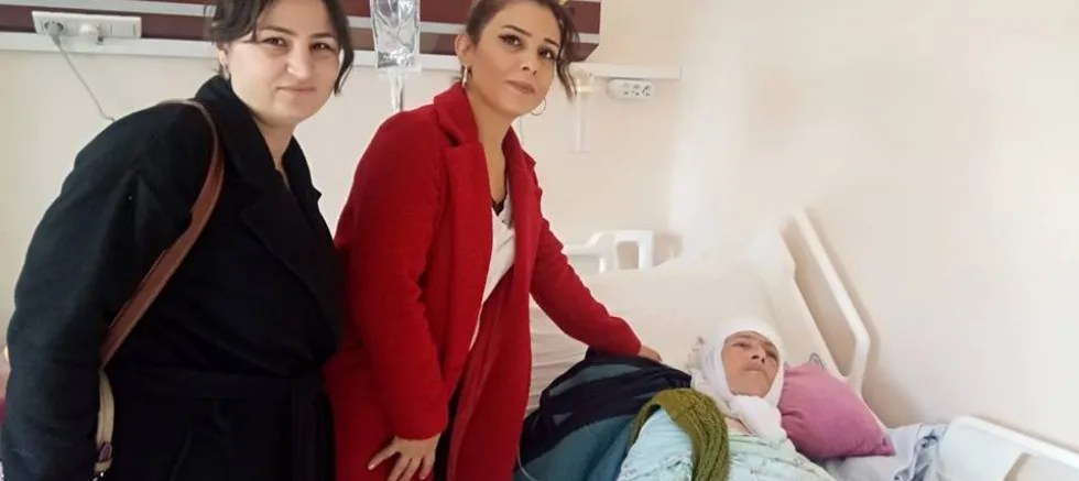 AK PARTi iLÇE KADIN KOLLARININ HASTA ZiYARETi