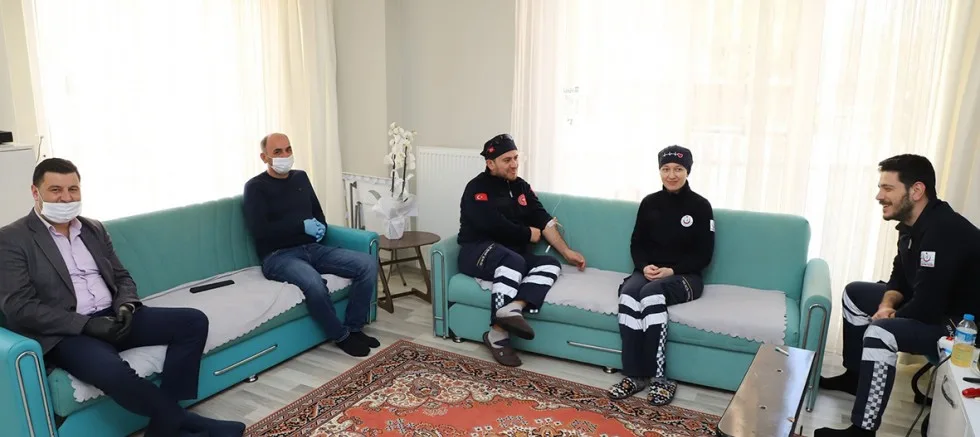 Akkuş, Sağlık Çalışanlarını Ziyaret Etti