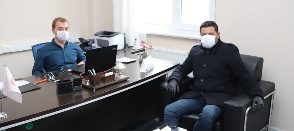 Akkuş Sağlık Personeline Maske Dağıttı