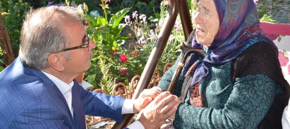 “Annelerimiz Ailelerimizin Yapı Taşıdır”
