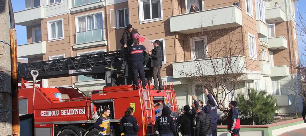 Apartmanda Çıkan Yangın Korkuttu